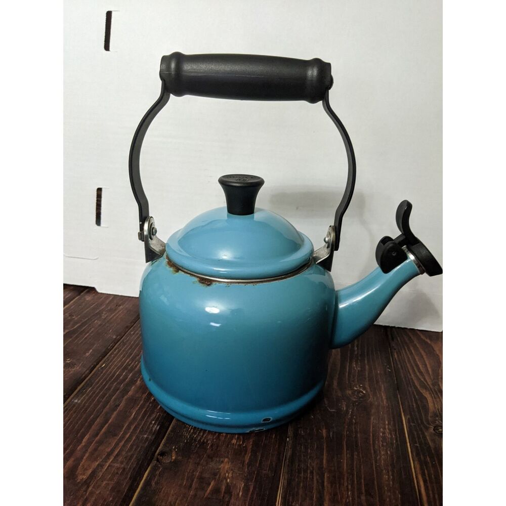 Le Creuset teapot enamel on steel 1.25qt Caribbean blue ombre good condition